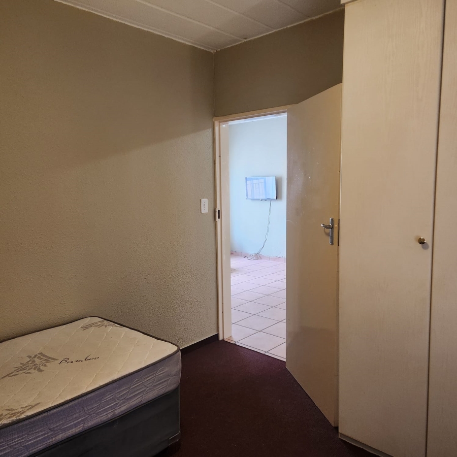 To Let 2 Bedroom Property for Rent in Kannoniers Park North West